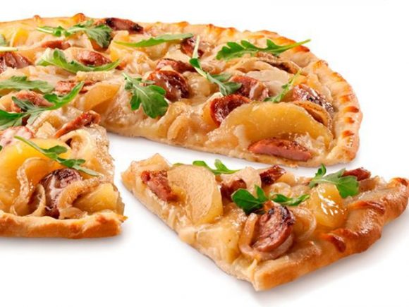Sweet ‘n Savory Chicken Sausage & Apple Pizza