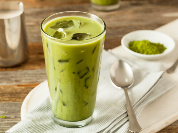 Vanilla Iced Matcha Latte (lower calorie)