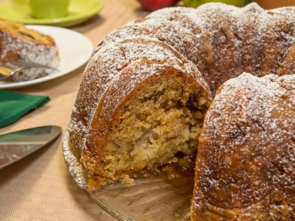 Apple & Spice Bundt Cake